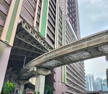 Brickfields Apartment | Riveria City with sky pool and fitness room KL Sentral