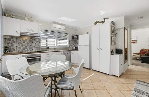 Noosaville Villa | Riverina Beach Villa, 5min walk to Noosaville beach & Restaurant strip