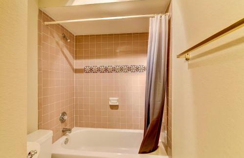 Damon House | Riverside country retreat with easy access to all that Houston has to offer