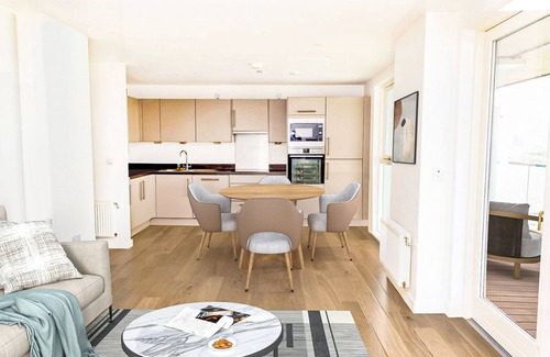 Peninsula Apartment | RiverSide- London Greenwich o2 Arena 2 bed flat