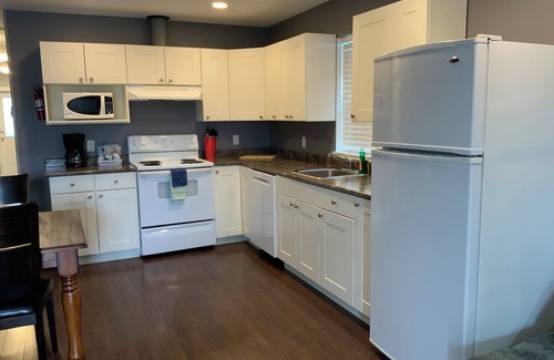 Port Alberni Hotel | Riverside Motel