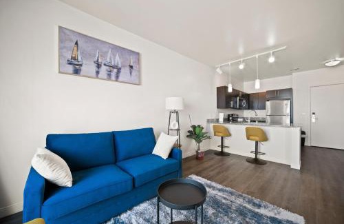 Fifth Ward Apartment | Riverside Plaza Blue