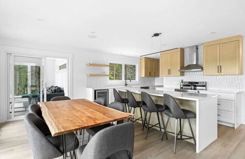 Weldford Apartment | Riverside Retreat - Luxury getaway w/hot tub