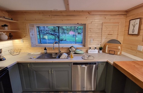 Lake Cowichan House | Riverside Squirrel Hut at The Fig and Filbert