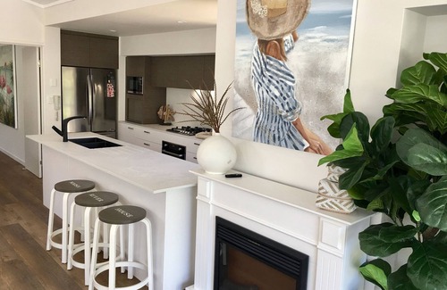 Noosaville House | RIVERSTONE on HOWARD 'Luxury River Villa'