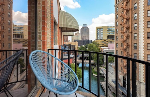 Main - Military Plaza House | RiverWalk Plaza - Double Queen with Balcony