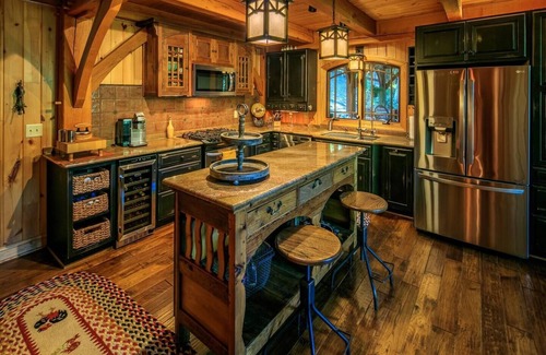 Lansing Cabin | Riverwind Lodge - Luxury Riverfront Lodge - Outdoor/Indoor Fireplaces - Privacy & Views