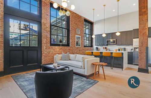 Arts/Warehouse District Apartment | Roami at Brassline