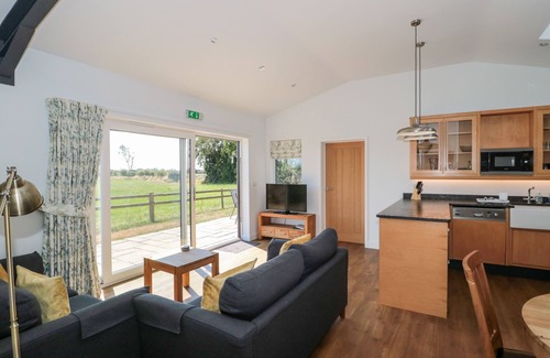 Weston-super-Mare Cottage | ROBINS CORNER, family friendly, luxury holiday cottage in Bleadon