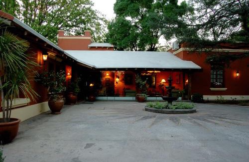 Chacras de Coria Hotel | Robles de Besares