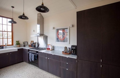 Kyneton House | Rochville - Luxe, Dog Friendly Townhouse, Kyneton
