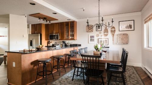 Peak 9 House | Rocker by AvantStay Gorgeous Ski-In Ski-Out Cabin in Heart of Breck