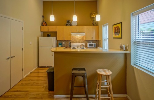 University Heights Apartment | Rockin' Studio in Bricklight District, walk to UNM