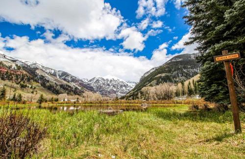 Mountain Village Hotel | Rocky Mountain Lookout