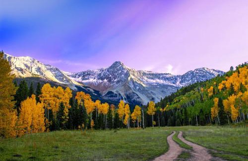 Mountain Village Hotel | Rocky Mountain Lookout