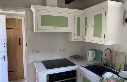 New Forest District Cottage | Romantic cottage in the heart of the New Forest, perfect for walkers.