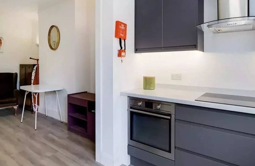 Hampstead House | Romantic Double Room in Worcester Mews NW6