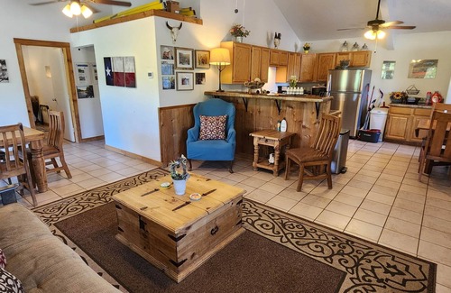 Leakey House | Romantic Frio Getaway
