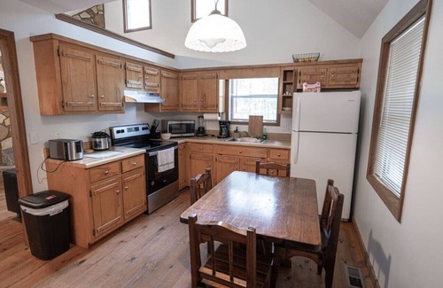 Blairsville Cabin | Romantic Gateway in the Woods