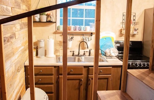 Celeste Bed & Breakfast | Romantic getaway in the trees. Enjoy your stay in a majestic oak treehouse