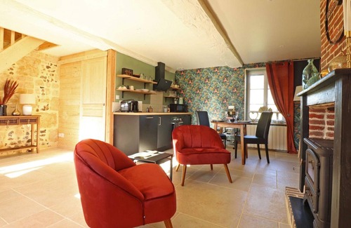 Le Sap Cottage | Romantic Hideaway with Spa, Massage Table, and Champagne in Norman Countryside