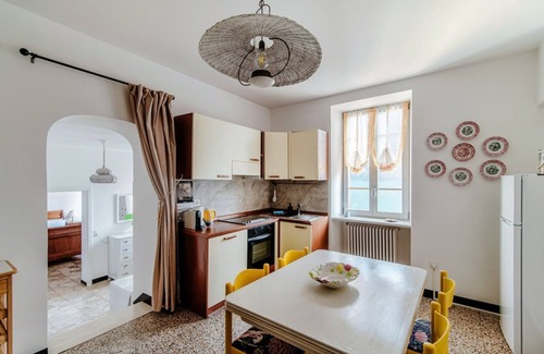Gandria Apartment | Romantic lakefront apartment in the heart of Gandria (THE LAKE HOUSE)