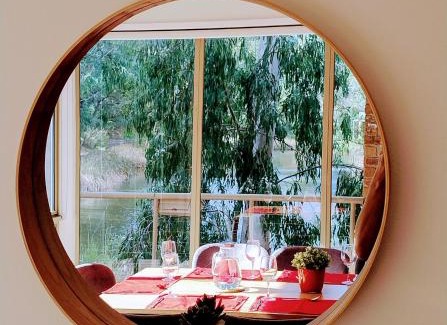 Glen Waverley House | Romantic lakehouse at Glen Waverley
