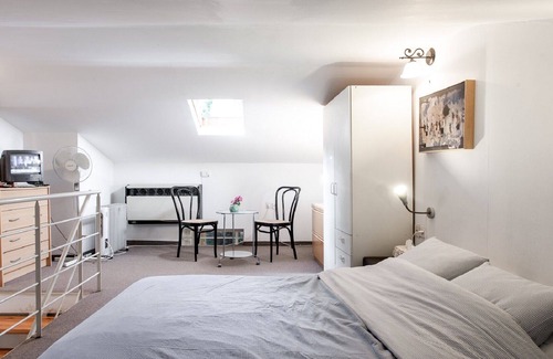 Talbieh Cottage | Roni Suite - Charming 1BR Suite in a Peaceful Garden - Amazing Location