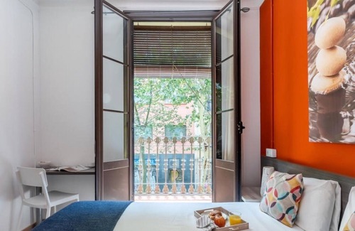 El Poble-sec House | Roof Terrace apartments! Single beds!