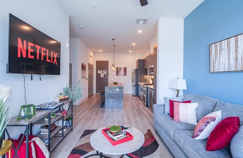 North Scottsdale Condo | Rooftop Access⁂Scottsdale Quarter⁂Pool &Gym access