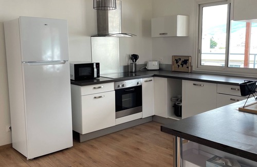 Saint-Denis Apartment | Rooftop apartment in the heart of the Barachois with panoramic views!