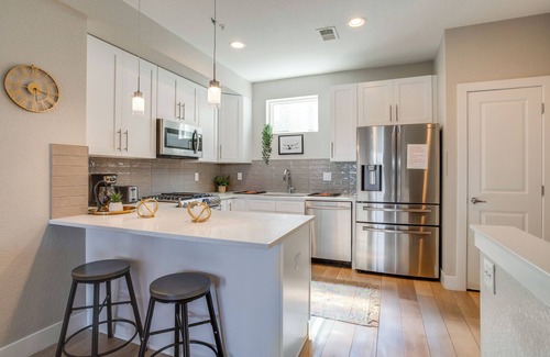 West Colfax House | Rooftop Deck & Hot Tub: Walkable Denver Townhome