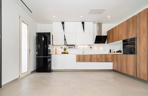 Magoulades Apartment | Rooftop Luxurious Suites with Sea Views and Private Pools 600m from the beach