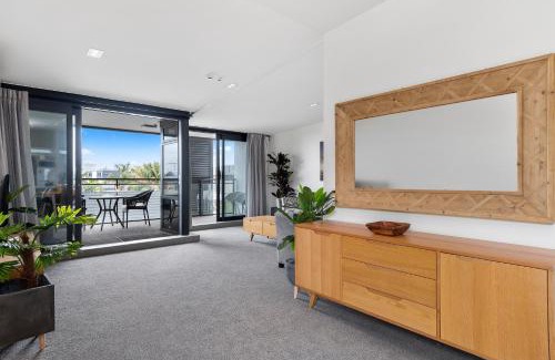Mount Maunganui Apartment | Rooftop Retreat - Mount Maunganui Holiday Home