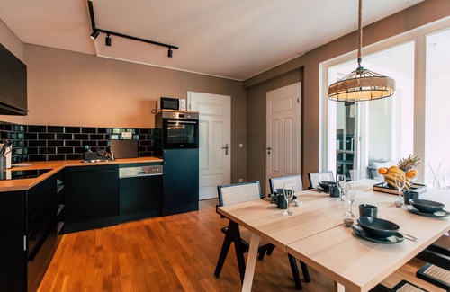 Zentrum-Ost Apartment | Rooftop Studio mit Wohnküche und Terrasse - Luga Homes - Stadthaus