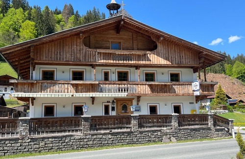 Hopfgarten im Brixental Apartment | Room '1' with Mountain View, Shared Terrace and Wi-Fi