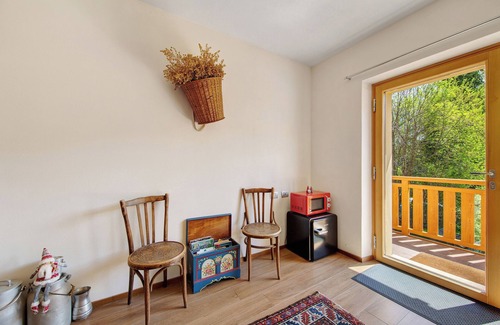 Pieve di Cadore Apartment | Room '2- Nene Lalla' with Shared Terrace, Private Garden and Wi-Fi