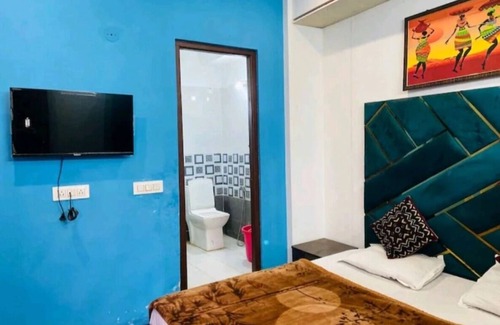 The Mall Road Hotel | Room 3 - Hill view Doon view city view