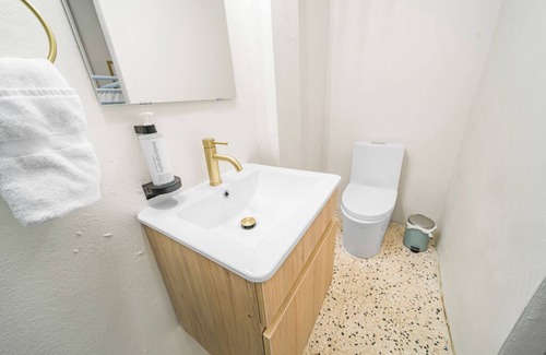 Santurce Hotel | Room 4: Compact Bunk Room in Arts District