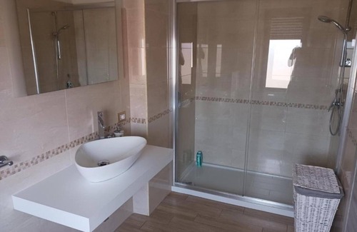 Girasole House | Room 'Camera Matrimoniale Giorgio' with Balcony, Wi-Fi and Air Conditioning