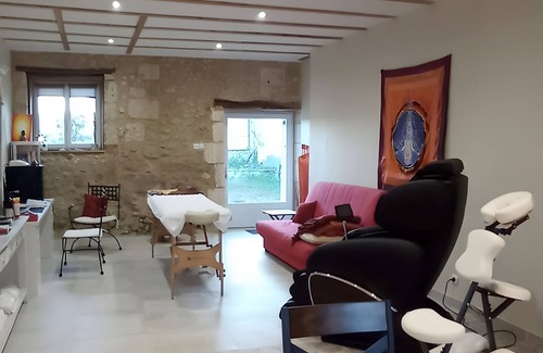 Riberac Bed & Breakfast | Room 'Chambre A' with Shared Pool, Wi-Fi and Air Conditioning