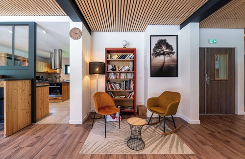 Faverges-Seythenex Apartment | Room 'Chambre D' with Mountain View, Shared Terrace and Wi-Fi