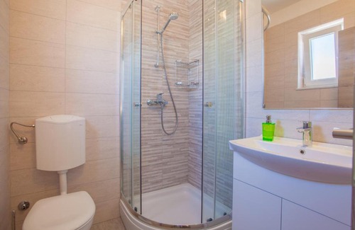 Cres House | Room Elelina