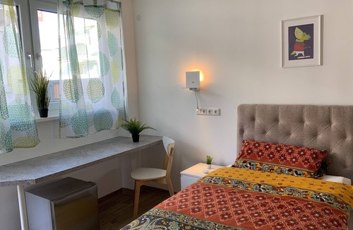 Weiterstadt Bed & Breakfast | Room for fitters 18sqm two box-spring beds 100x200 and 90x200