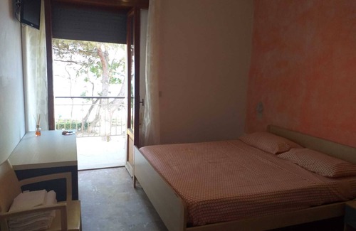 Pineto Bed & Breakfast | Room in B&B - Quadruple Room for a Totally Relaxing Holiday