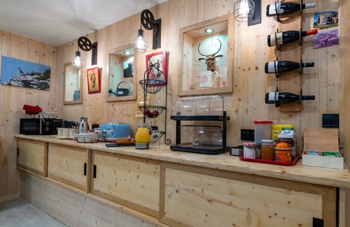 Vassieux-en-Vercors Apartment | Room 'Les Carlines 5' with Mountain View, Shared Terrace and Wi-Fi