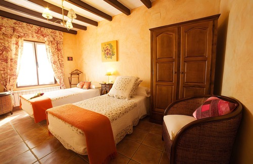 Castronuno House | Room 'Naranja' with Shared Garden and Wi-Fi