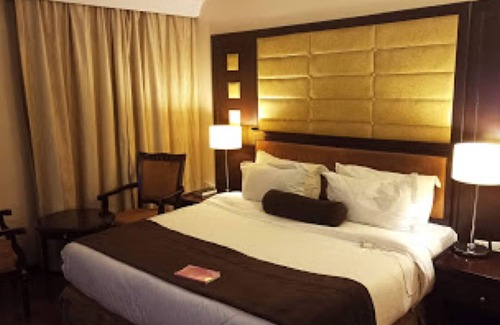 Ibadan Hotel | Room-owu Crown Hotel - Deluxe Twin Bed R