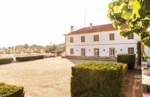 Cabeco de Vide Apartment | Room 'Quarto Duplo Com Wc Privativa 4' with Shared Pool, Wi-Fi and Air Conditioning