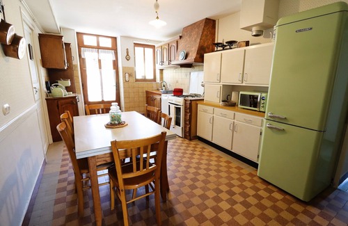 Treigny House | Room rental Bienvenue chez Mémé chambre de Lucette